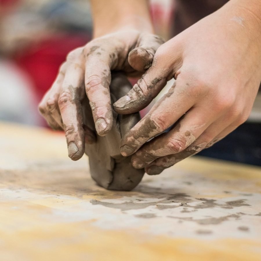 Portrait de Exemple artisan dans son atelier
